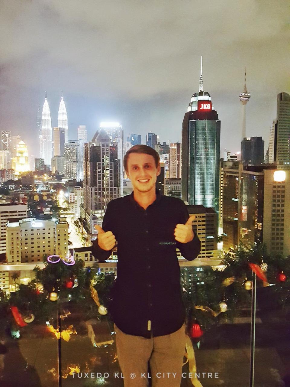 Hôtel Tuxedo Kl No.1 Rooftop Pool W Skyscraper Views à Kuala Lumpur Extérieur photo